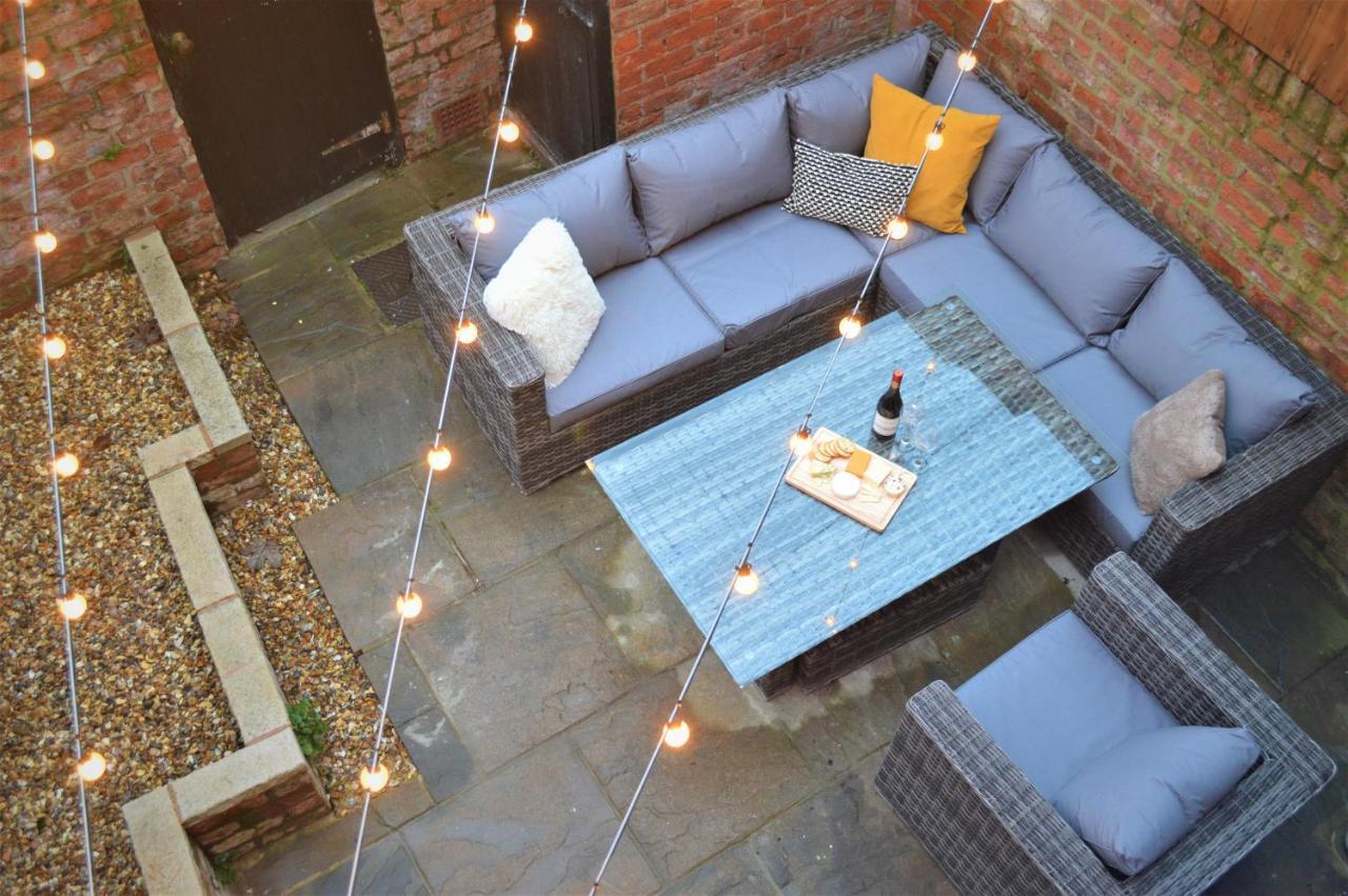 Escape 2 Unwind, At The Carinya - Sleeps 6 Holiday home *